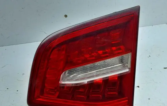 Tailgate rear/tail lights