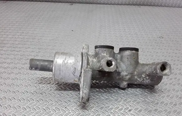 Volkswagen PASSAT B5 Master brake cylinder