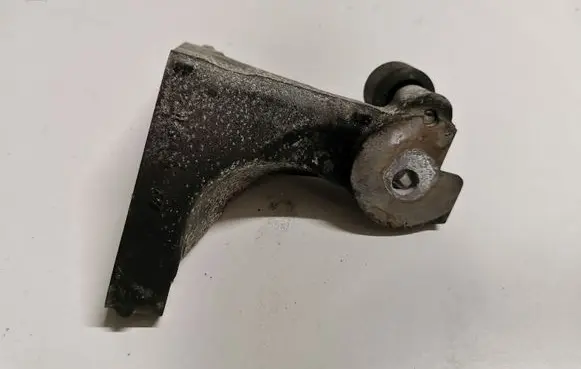 Subaru Outback (BS) Engine mounting bracket