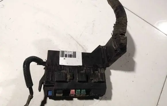 Nissan X-Trail T30 Fuse box set 24382au010
