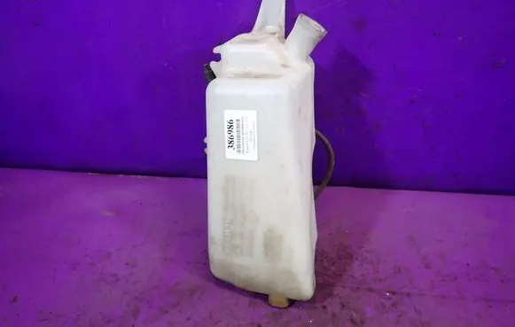 Renault Clio III Windshield washer fluid reservoir/tank 7701058023