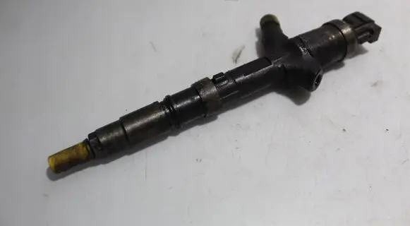 Toyota RAV 4 (XA20) Fuel injector 2367027030