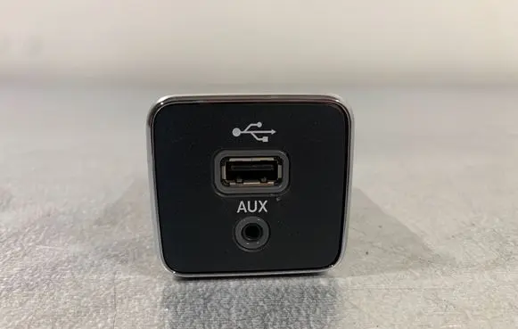 Jeep Compass USB socket connector 33373031