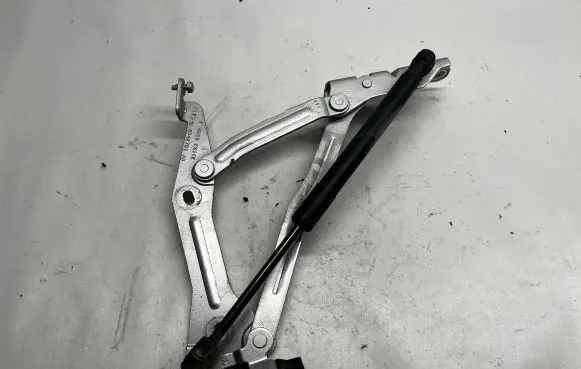 Ford Mustang VI Tailgate/trunk/boot hinge FR3B6342701AD