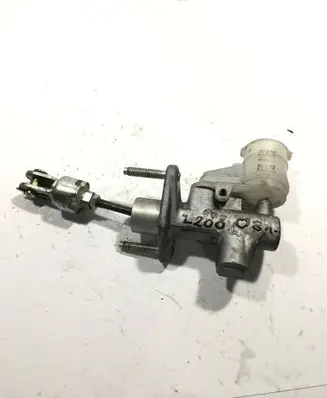 Mitsubishi L200 Clutch master cylinder 