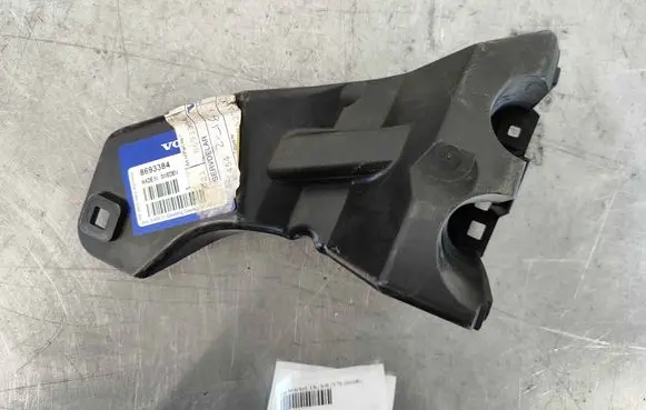 Volvo V70 Front bumper mounting bracket 8693384