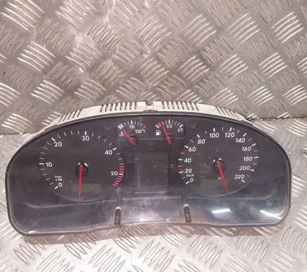 Volkswagen PASSAT B5 Speedometer (instrument cluster) 3B0919861J 8096