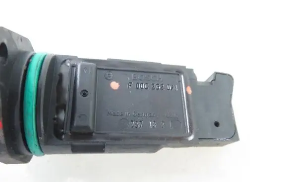 KIA Sorento Mass air flow meter F00C2G2071
