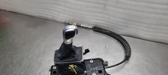 Skoda Octavia Mk3 (5E) Gear shifter/selector 5Q1713025Q