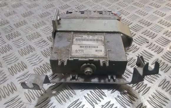 Volvo S40, V40 Engine control unit/module P30613695 0281001906