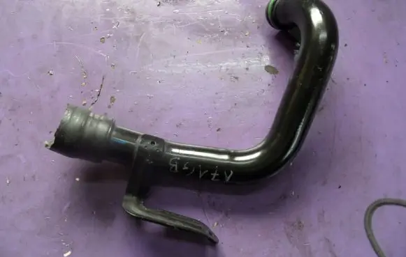 Audi A6 S6 C6 4F Engine coolant pipe/hose 059121071