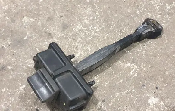 Alfa Romeo Giulia Rear door check strap stopper 95203480
