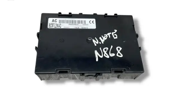 Nissan Note (E11) Fuse module 284B2EM03C 00055293 23636051