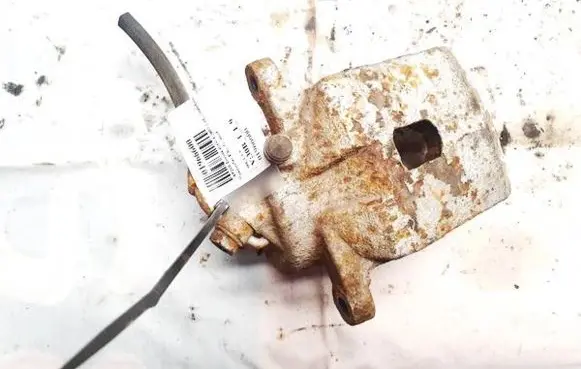 Toyota RAV 4 (XA20) Front brake caliper