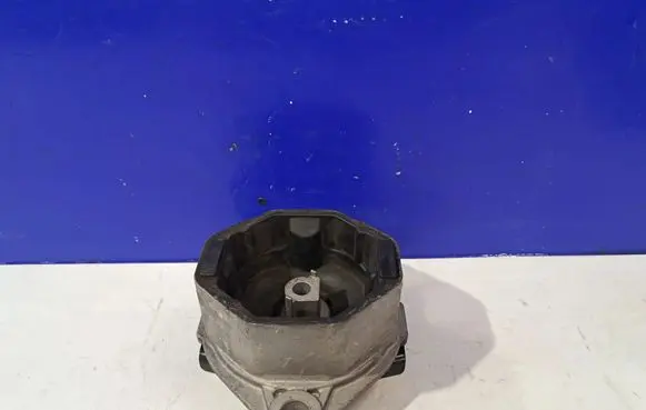Polestar 2 Engine mount bracket 31686296