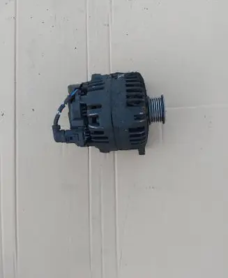 Volkswagen Golf V Generator/alternator 03C903023D