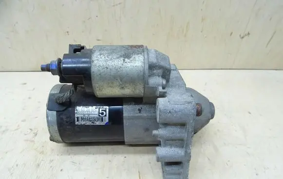 Peugeot 208 Starter motor