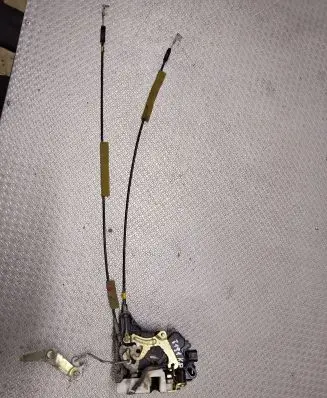 Mitsubishi Grandis Front door lock