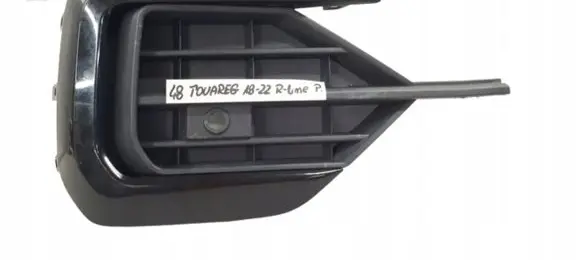 Volkswagen Touareg III Front bumper lower grill 760853664