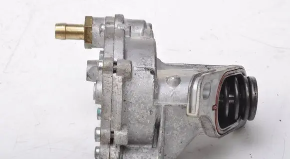 Audi A6 S6 C4 4A Vacuum pump 