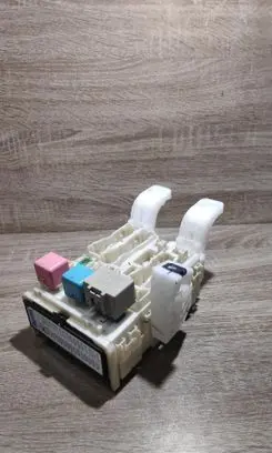 Toyota Prius (XW20) Fuse module 8273047290 7E221365