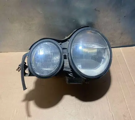 Mercedes-Benz E W210 Headlight/headlamp 14673700 1D010370