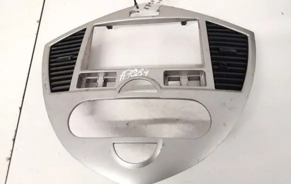 KIA Carens I Dash center air vent grill