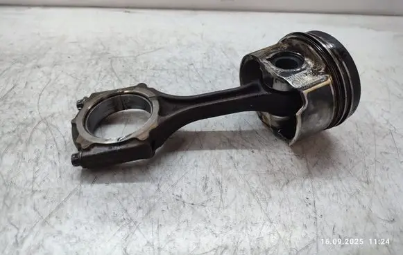 Mazda CX-5 Piston with connecting rod 