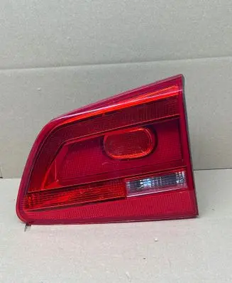 Tailgate rear/tail lights