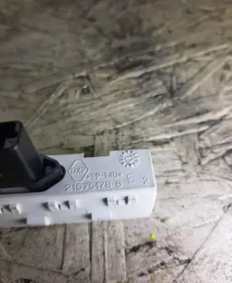 Dacia Duster Passenger airbag on/off switch 216751788
