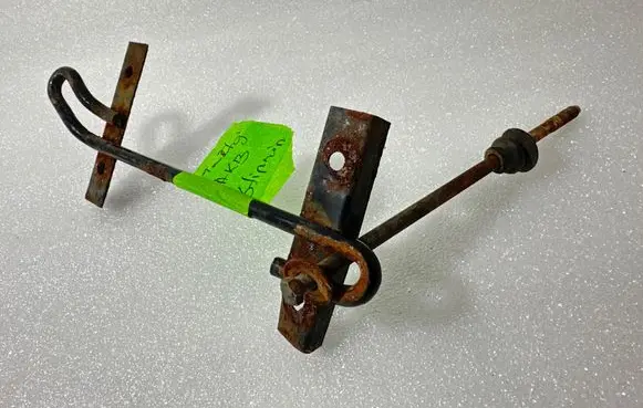 Mitsubishi Eclipse (D21A/D22A/D27A) Battery bracket 