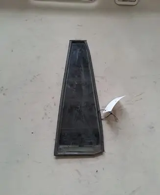 Toyota Land Cruiser (J120) Rear vent window glass 