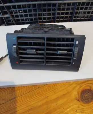 BMW 5 E39 Rear air vent grill 8376150