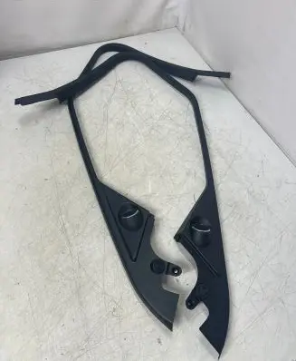 Mercedes-Benz C W205 Door glass trim 
