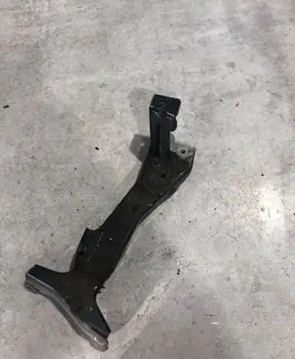 Audi A3 S3 8V Fender mounting bracket 8V0821135 8V0821131