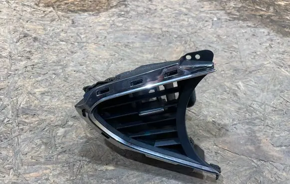 Mazda 3 Dashboard side air vent grill/cover trim BDGF-64730 S2507P115-I