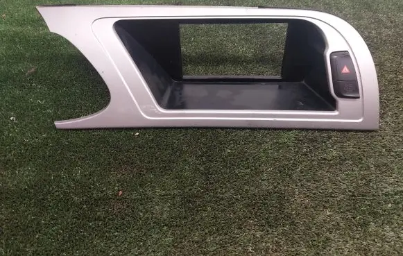 Audi A4 S4 B8 8K Radio/GPS head unit trim 06831001