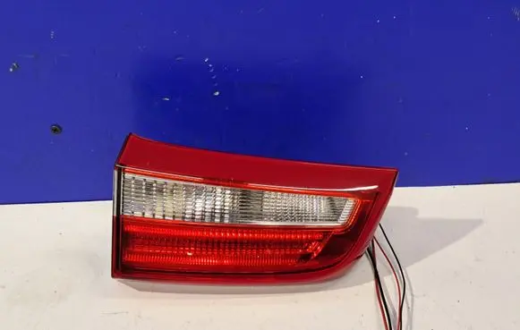 Tailgate rear/tail lights