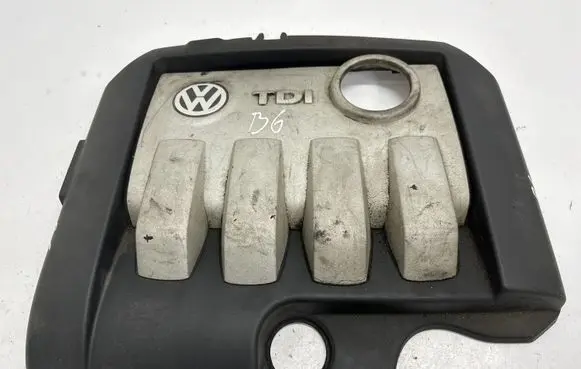 Volkswagen PASSAT B6 Engine cover (trim) 03G103925G