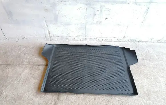 Trunk/boot floor carpet liner