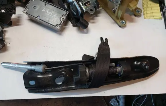 Volvo XC90 Front seatbelt 6841808