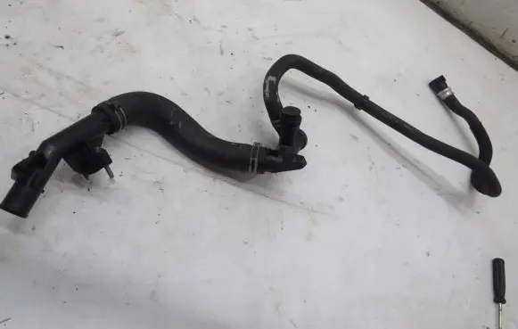 Engine coolant pipe/hose