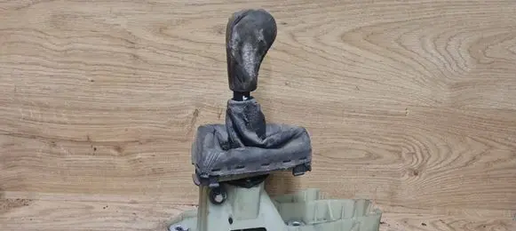 Volvo S60 Gear shifter/selector 09445825