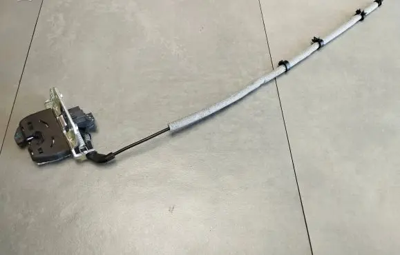 Mercedes-Benz CLS C218 X218 Seat back rest lock catch A2129200172