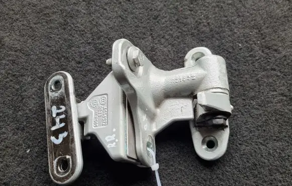 Mercedes-Benz A W176 Rear door hinge set A046572
