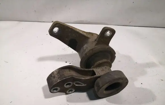 Mitsubishi Colt Engine mount bracket