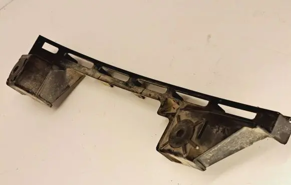 Audi A4 S4 B7 8E 8H Front bumper mounting bracket 1T0807889B