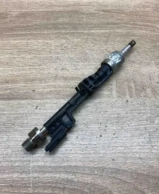 BMW X5 E70 Fuel injector 0261500109 1364759787004 06020987