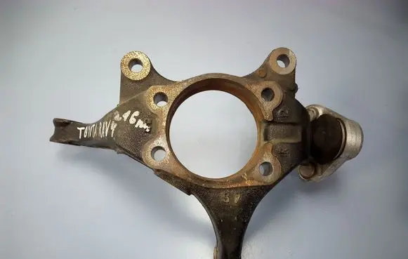 Front wheel hub spindle knuckle