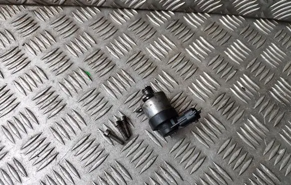 Volvo XC90 Fuel pressure regulator 0928400573